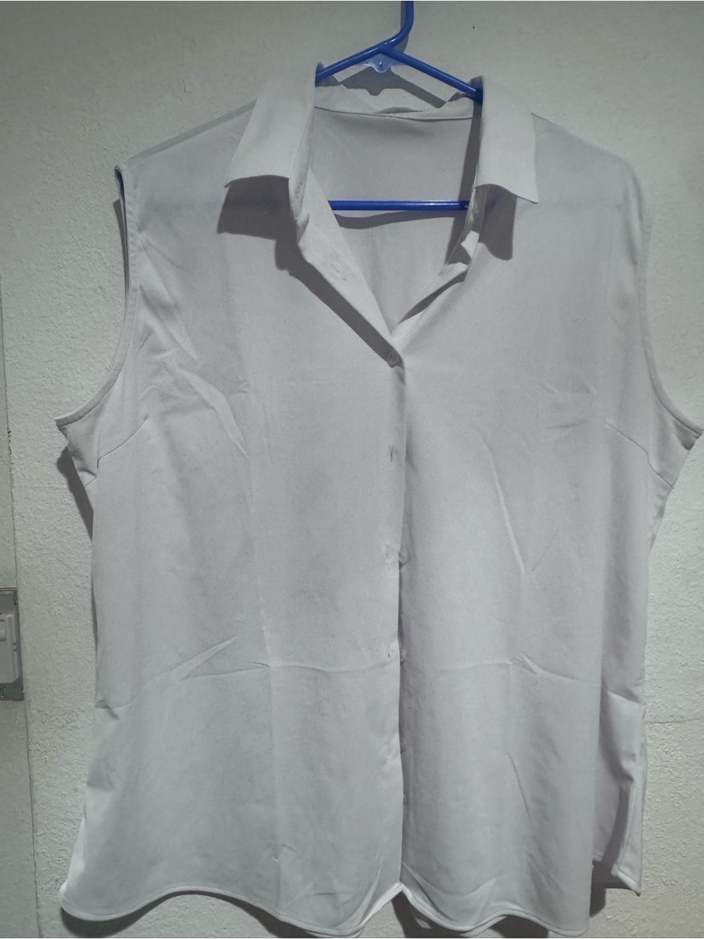 Amazon White Sleeveless Button-Front Collared Top